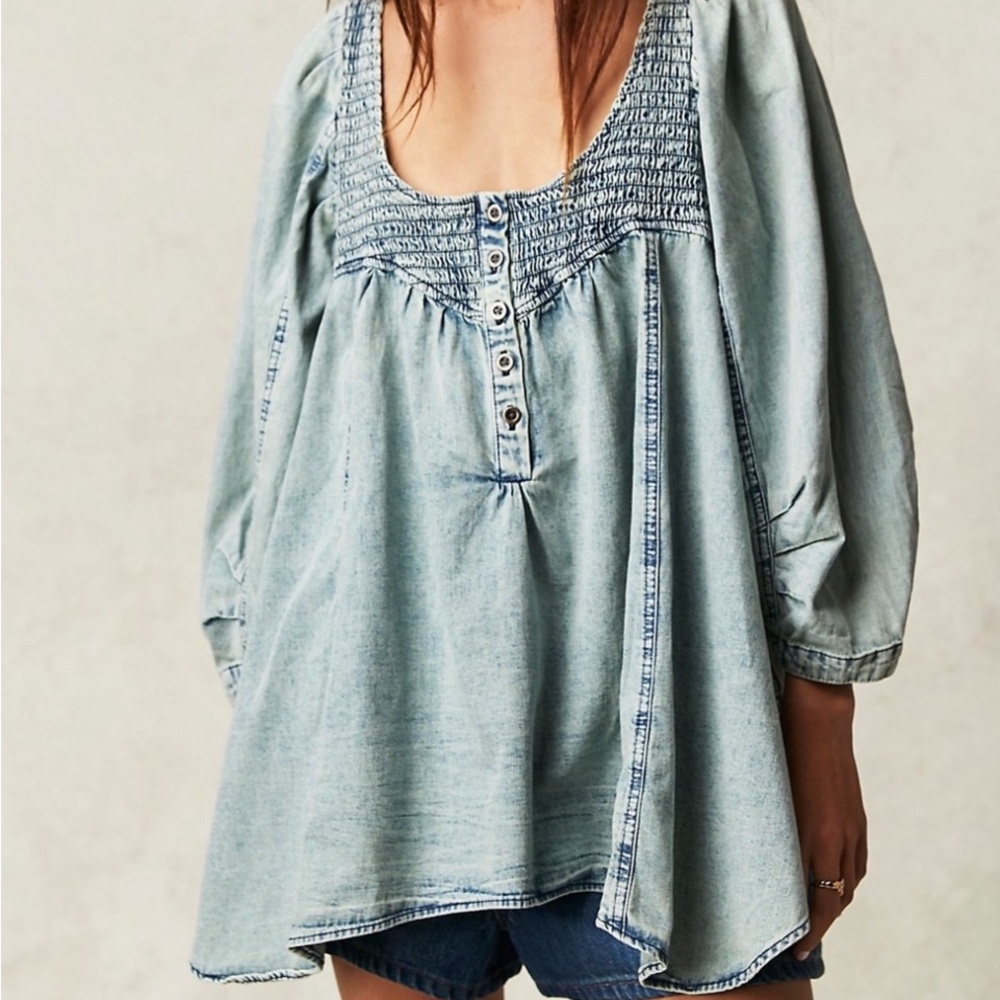 NEW Free People  Smock it to Me Denim Top in Frost size XSmall SOLD OUT